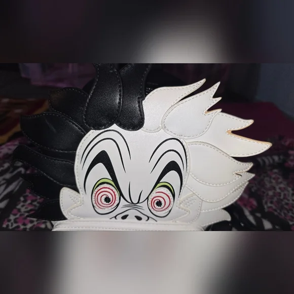 Disney Loungefly Cruella De Vil Backpack - Picture 12 of 16